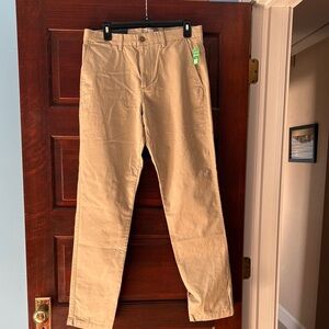 GAP Men's Easential Khaki Chinos